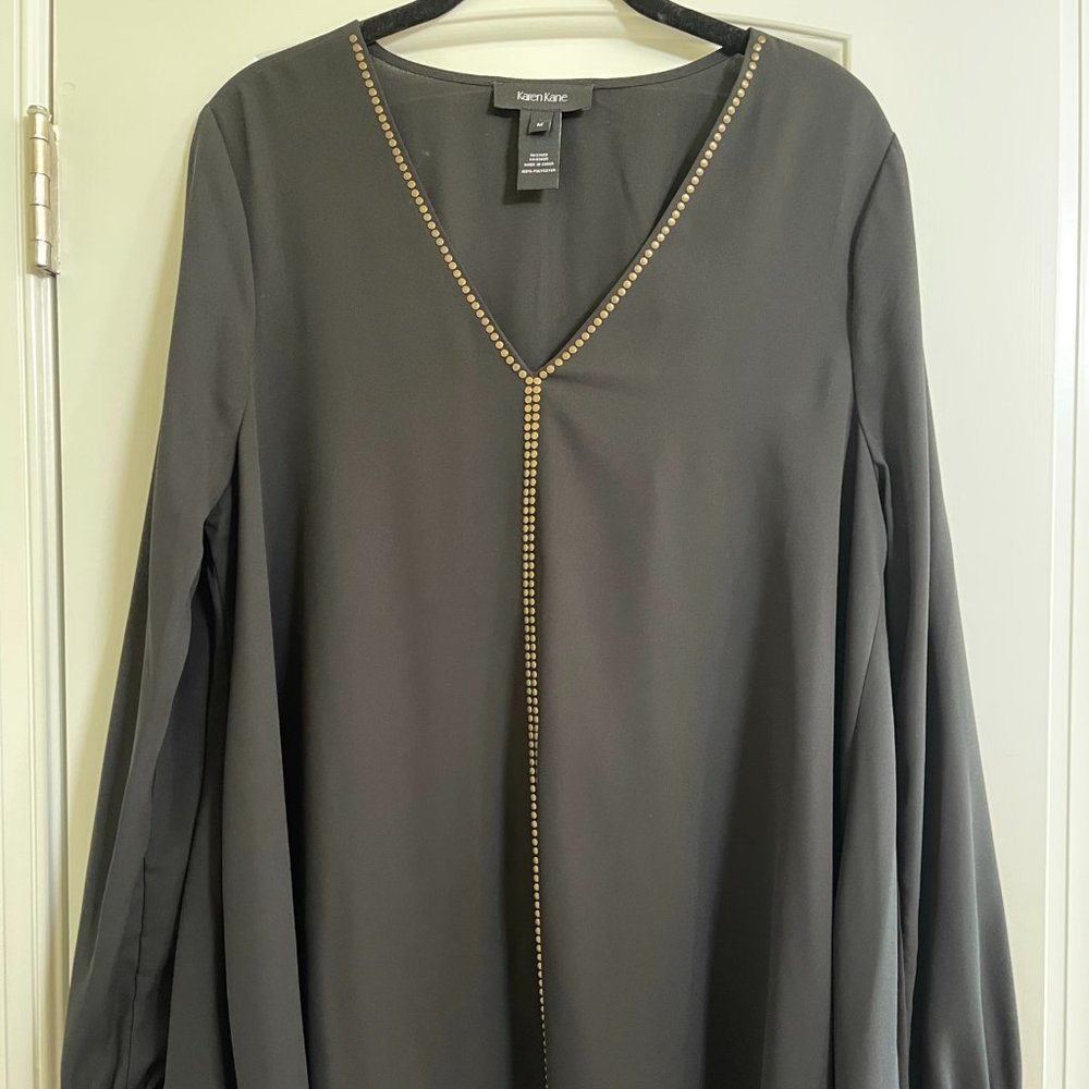Karen Kane Medium Black Flowy V-Neck Studded Top